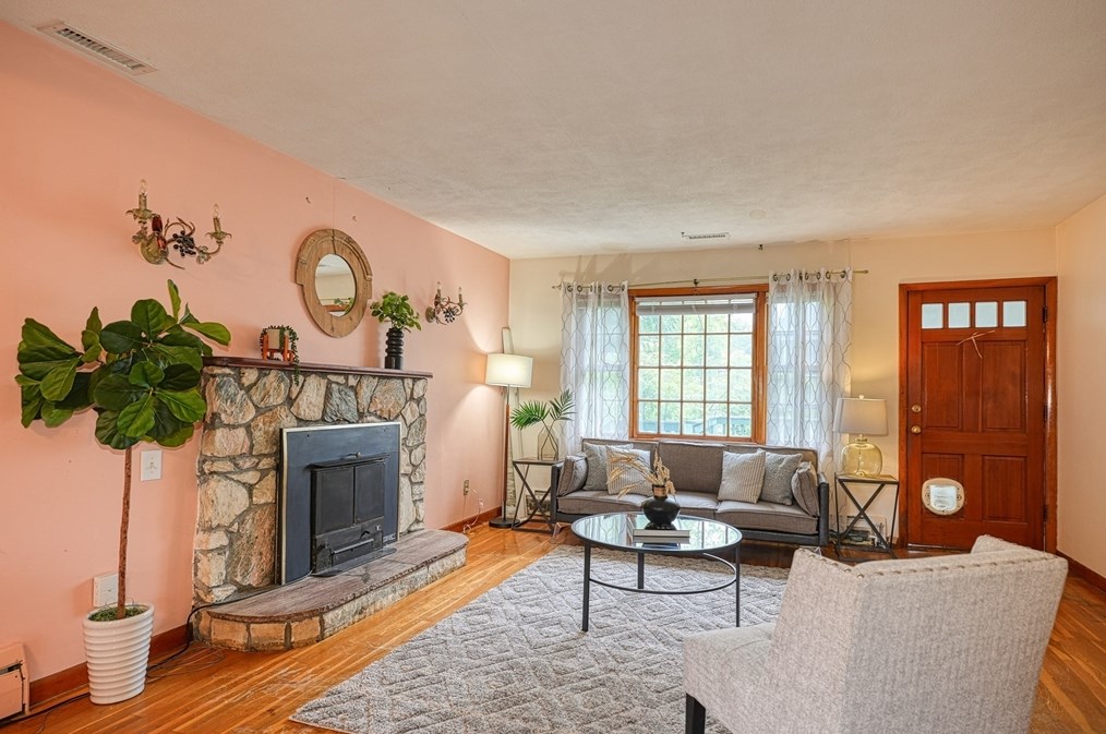 21 Fernglade Rd, Burlington MA 01803-2431 exterior