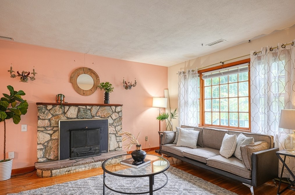 21 Fernglade Rd, Burlington MA 01803-2431 exterior