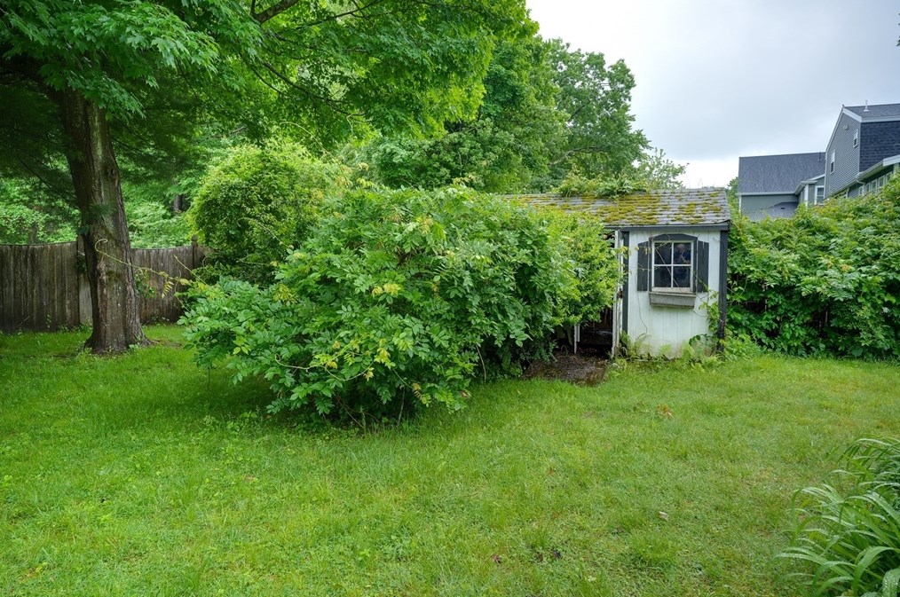 21 Fernglade Rd, Burlington MA 01803-2431 exterior