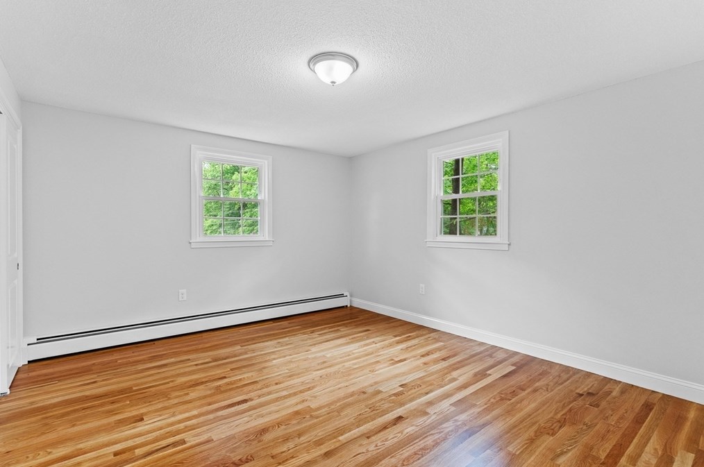 21 Babicz Rd, Tewksbury MA 01876-2501 exterior