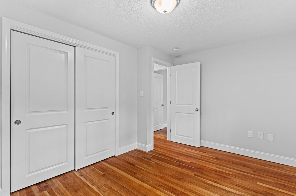 21 Babicz Rd, Tewksbury MA 01876-2501 exterior