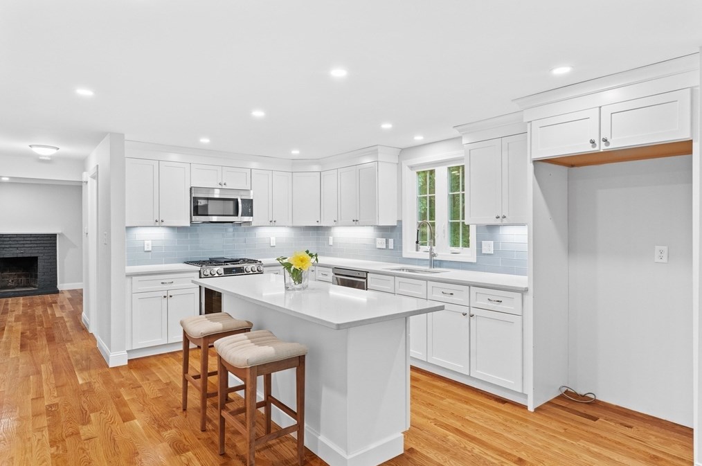 21 Babicz Rd, Tewksbury MA 01876-2501 exterior