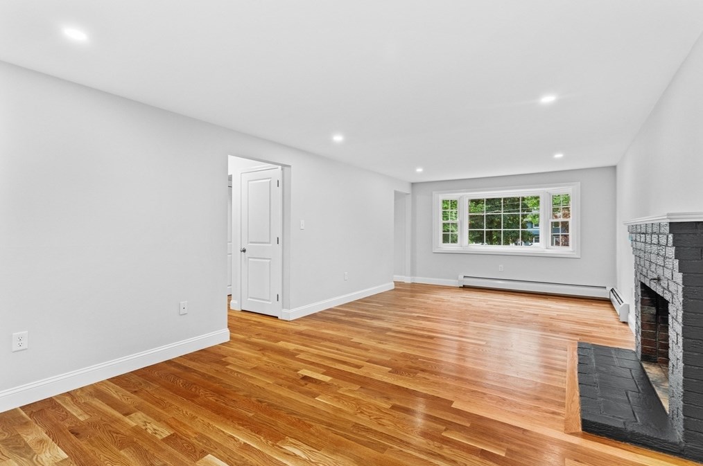 21 Babicz Rd, Tewksbury MA 01876-2501 exterior