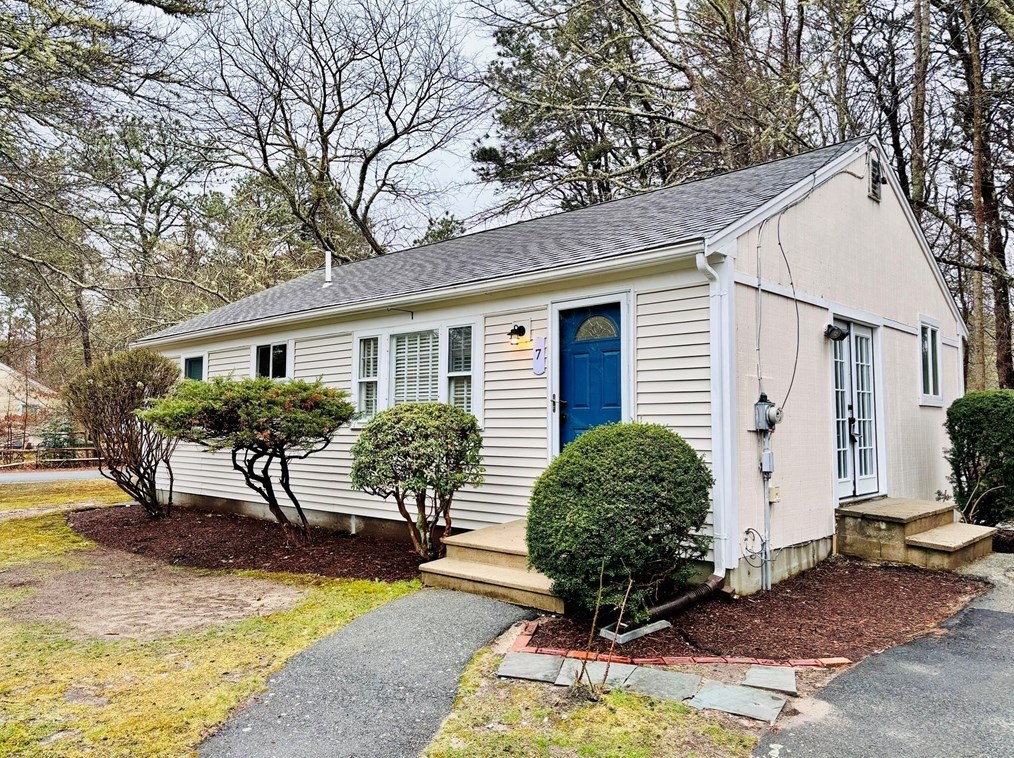 7 Hoover Rd, Yarmouth, MA 02673 exterior