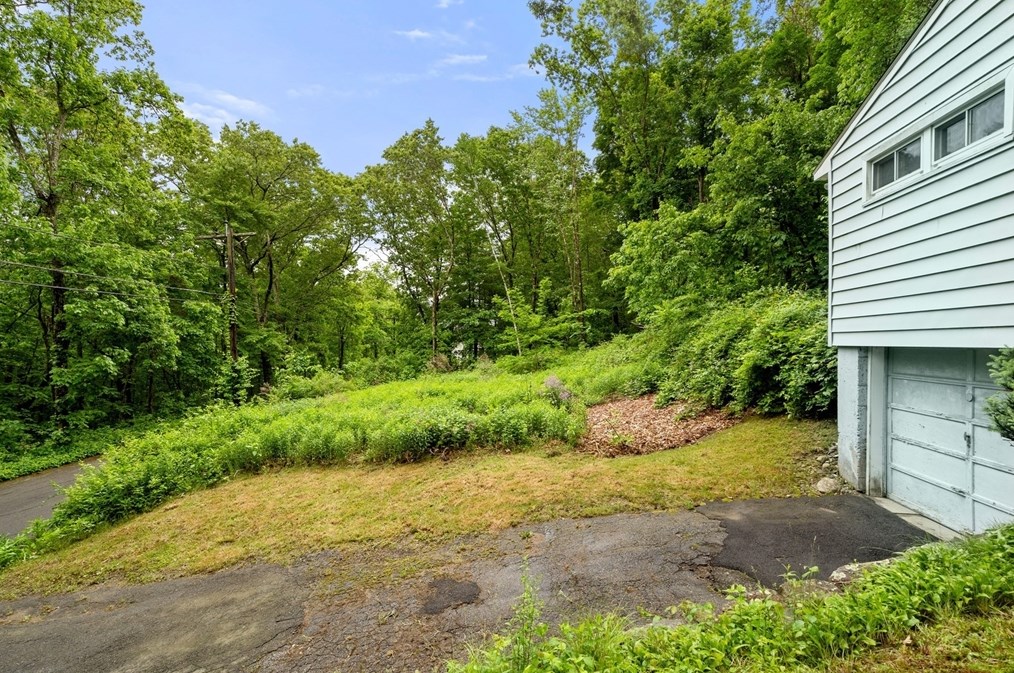 110 Leland Hl Rd, Sutton MA 01590-2913 exterior