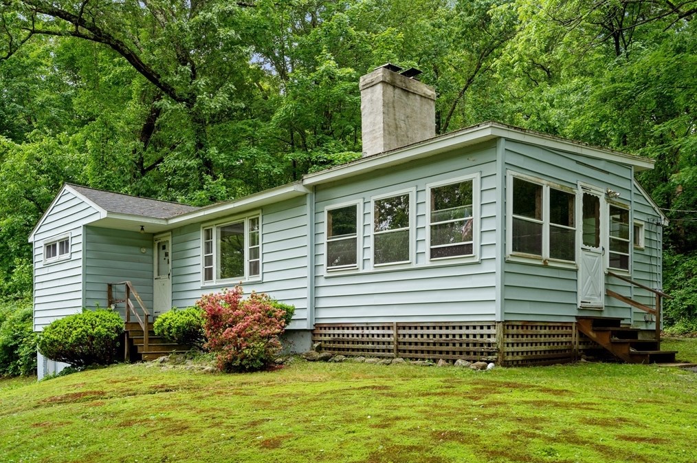 110 Leland Hl Rd, Sutton MA 01590-2913 exterior