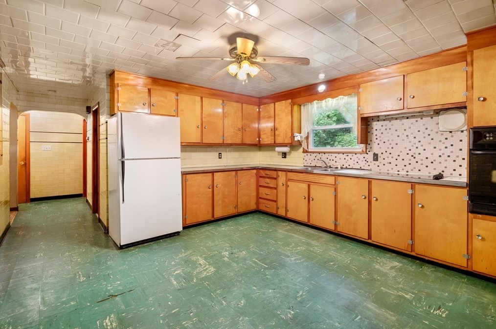 110 Leland Hl Rd, Sutton MA 01590-2913 exterior