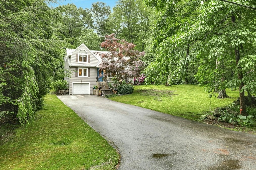 55 Stone School Rd, Sutton, MA 01590