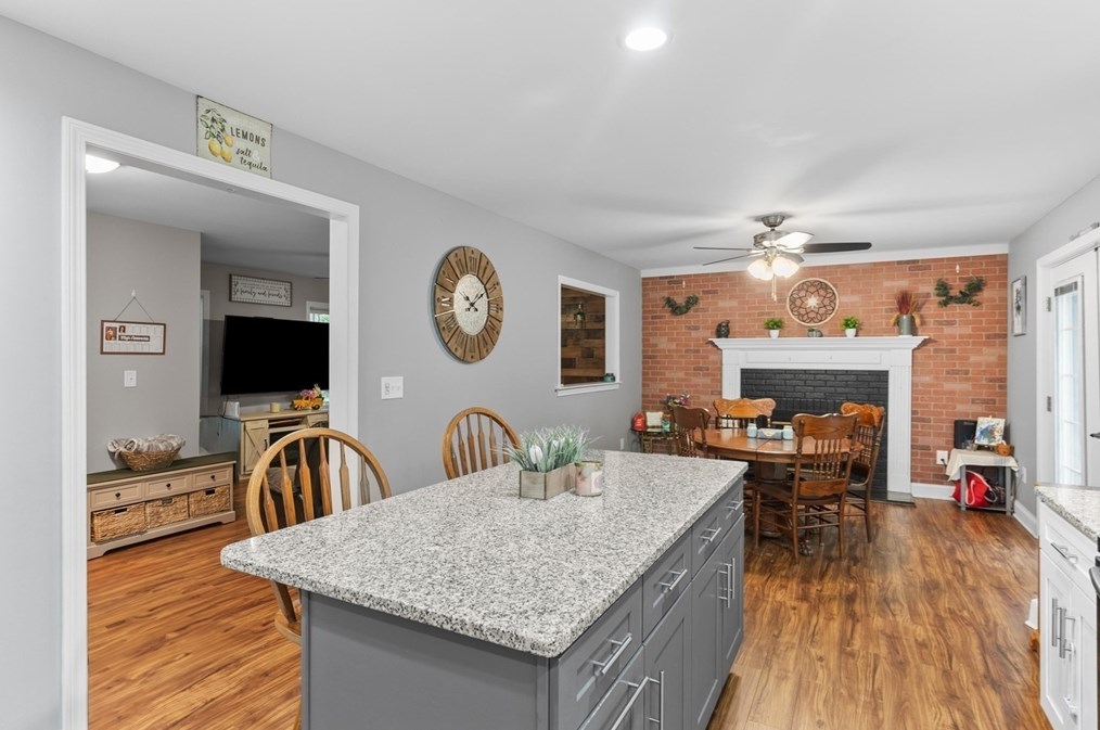 706 Conant Rd, Royalston MA 01331-9453 exterior