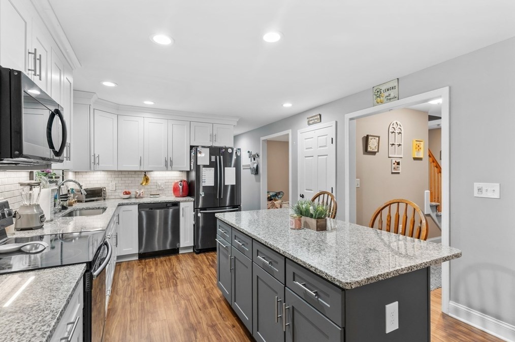 706 Conant Rd, Royalston MA 01331-9453 exterior