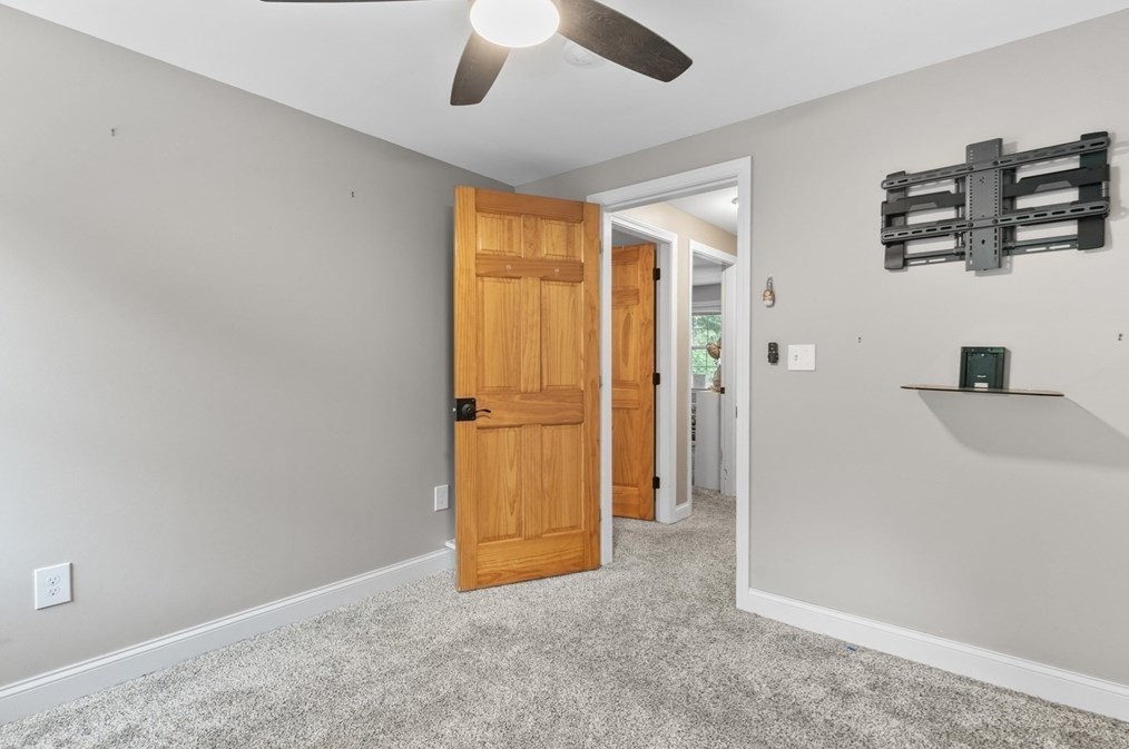 706 Conant Rd, Royalston MA 01331-9453 exterior