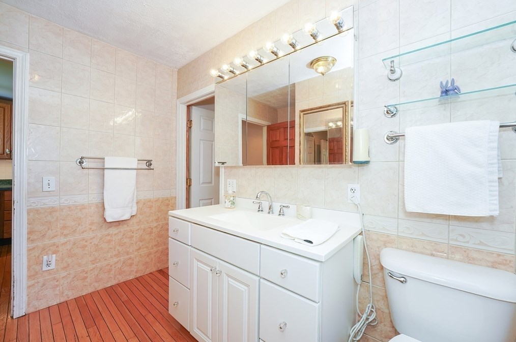 456 Gleasondale Rd, Stow MA  01775-1437 exterior