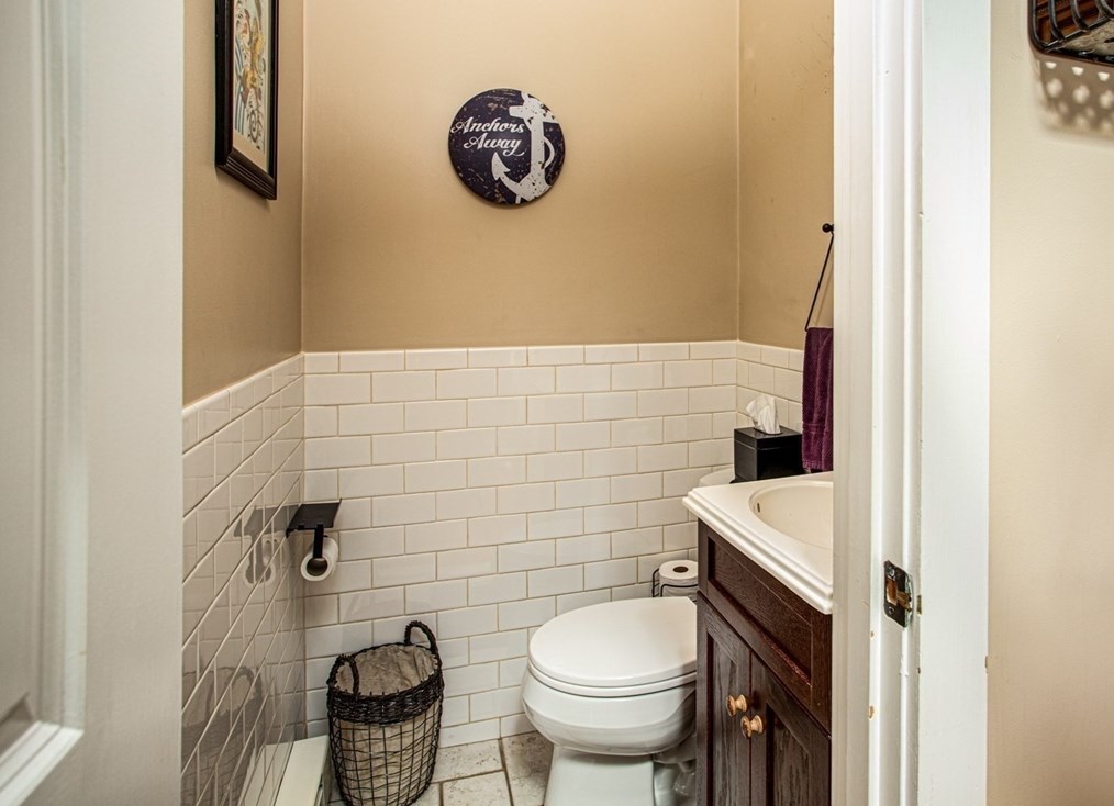 9 Warren Ave, Seekonk MA 02771-3814 exterior