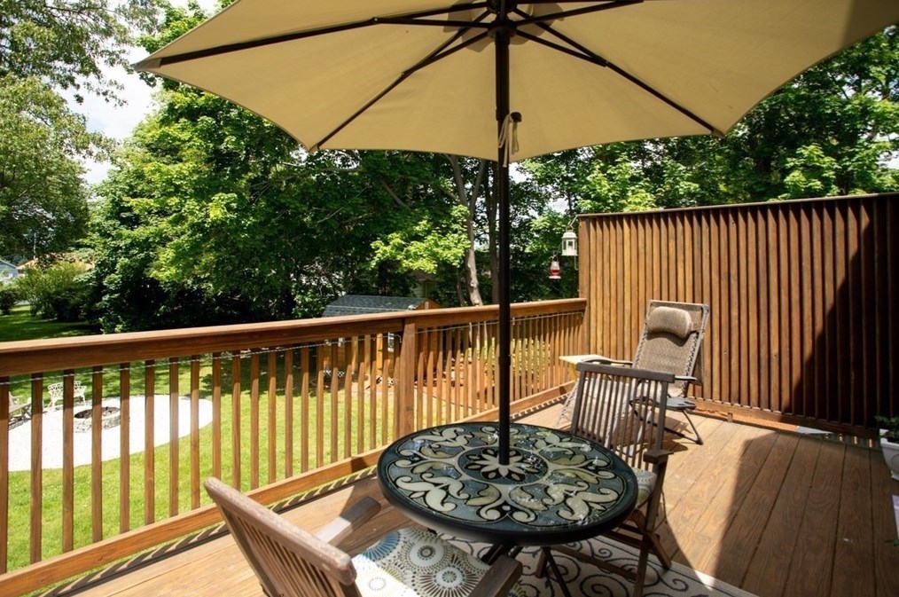 9 Warren Ave, Seekonk MA 02771-3814 exterior