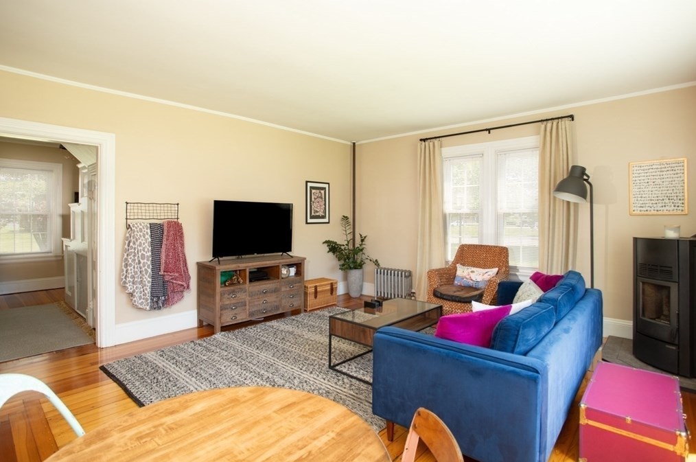 9 Warren Ave, Seekonk MA 02771-3814 exterior