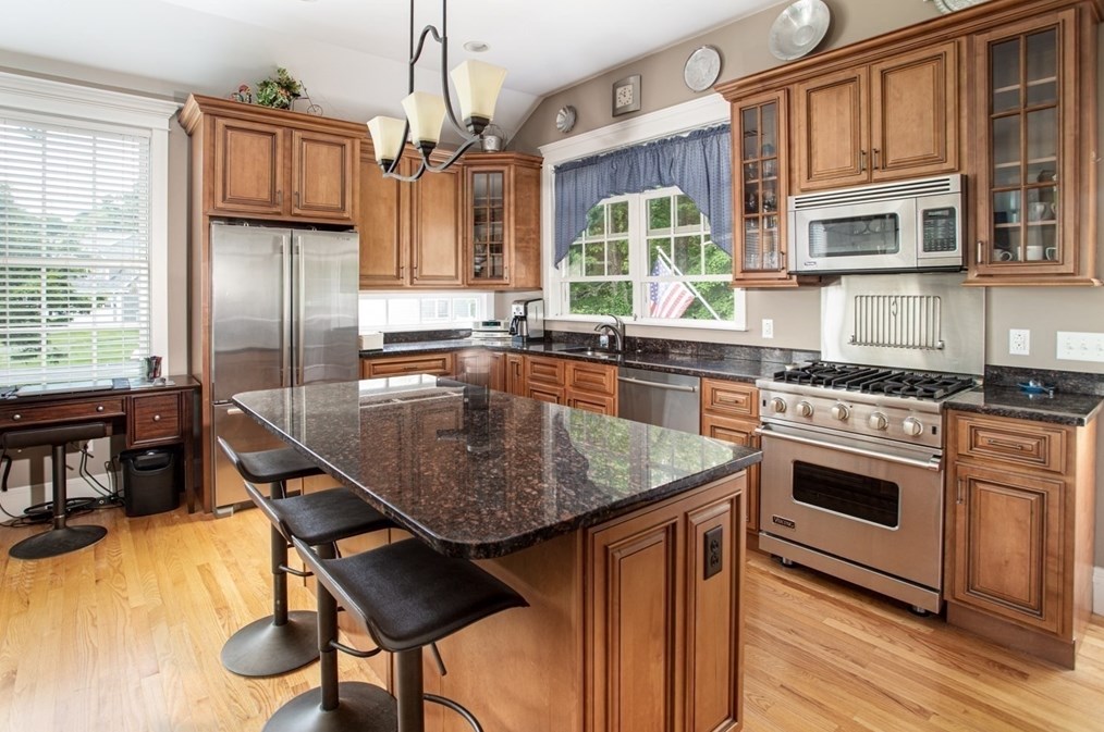 9 Warren Ave, Seekonk MA 02771-3814 exterior