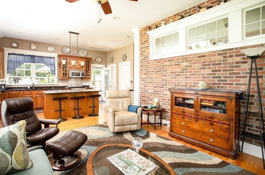 9 Warren Ave, Seekonk MA 02771-3814 exterior