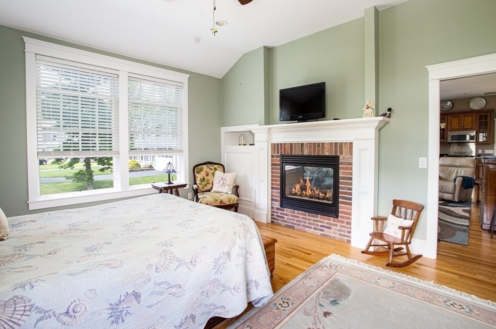 9 Warren Ave, Seekonk MA 02771-3814 exterior