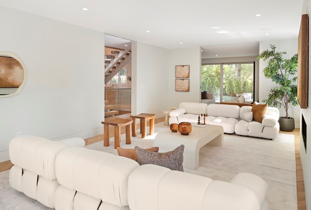 115 Mandalay Rd, Newton MA 02459-1336 exterior