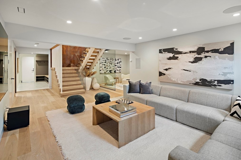 115 Mandalay Rd, Newton MA 02459-1336 exterior