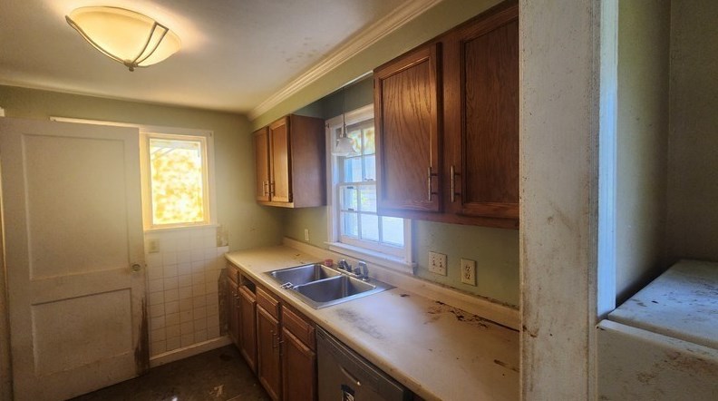 131 Alfred Cir, Agawam, MA 01001 exterior