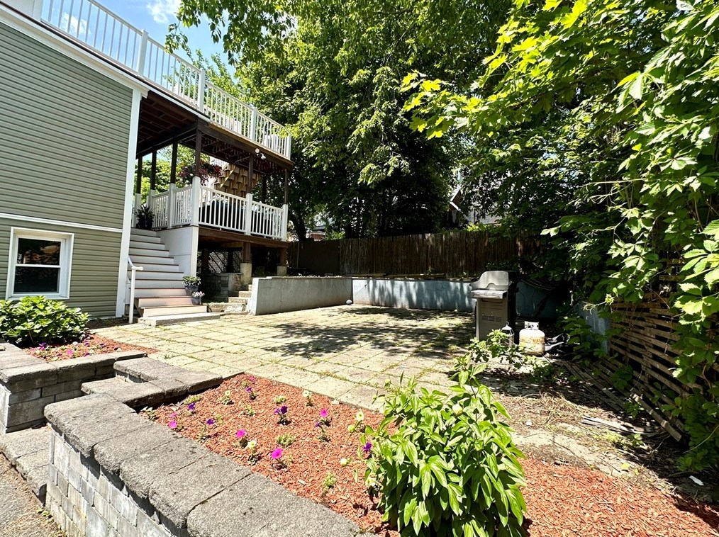 32 Louis St, Chelsea MA 02150-3131 exterior