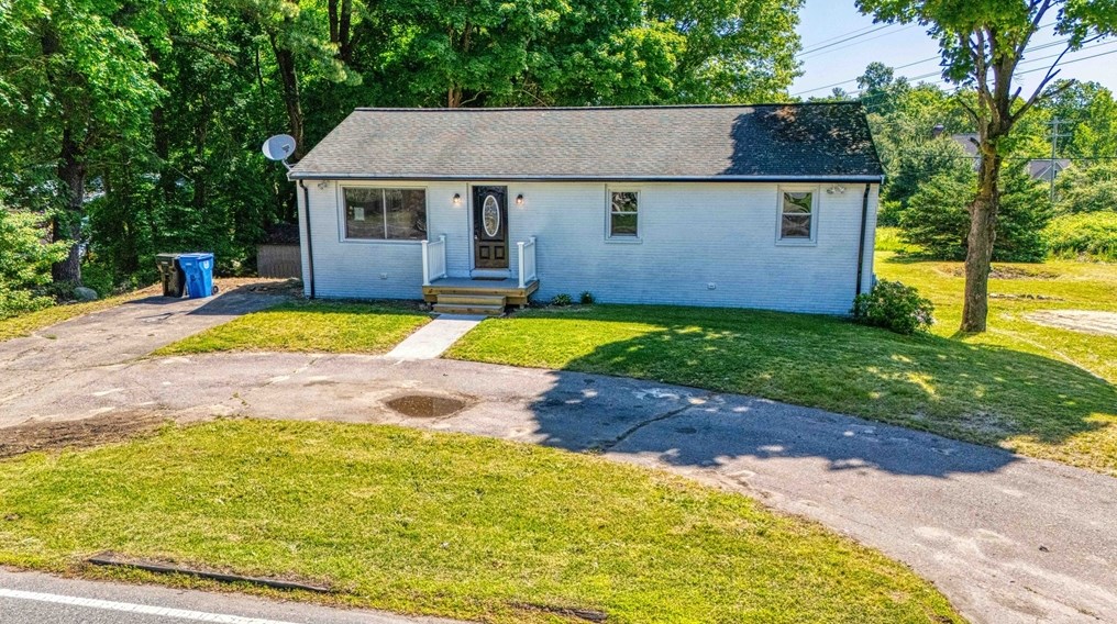 397 High St, Whitman MA 02382-1121 exterior