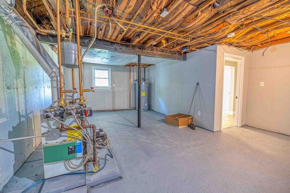 397 High St, Whitman MA 02382-1121 exterior