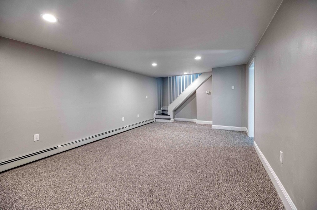 397 High St, Whitman MA 02382-1121 exterior