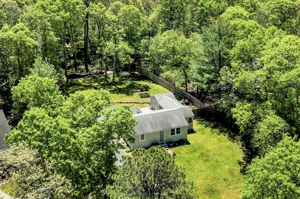 23 Highview Ave, Mashpee MA 02649-4300 exterior