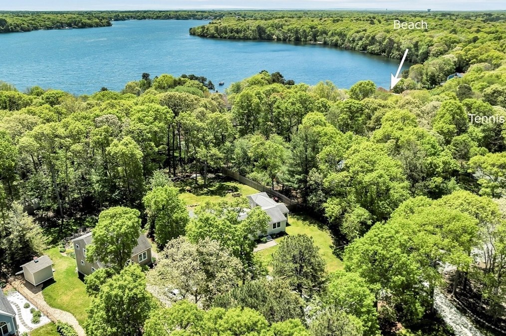 23 Highview Ave, Mashpee MA 02649-4300 exterior