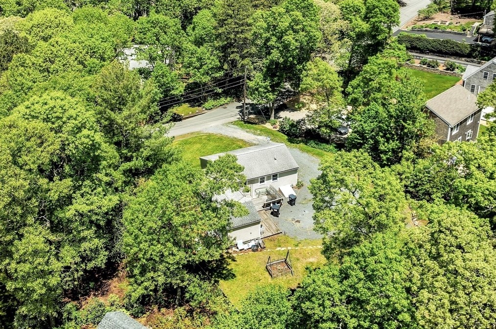 23 Highview Ave, Mashpee MA 02649-4300 exterior