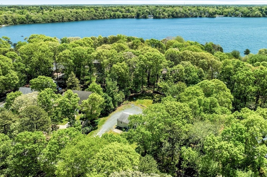 23 Highview Ave, Mashpee MA 02649-4300 exterior