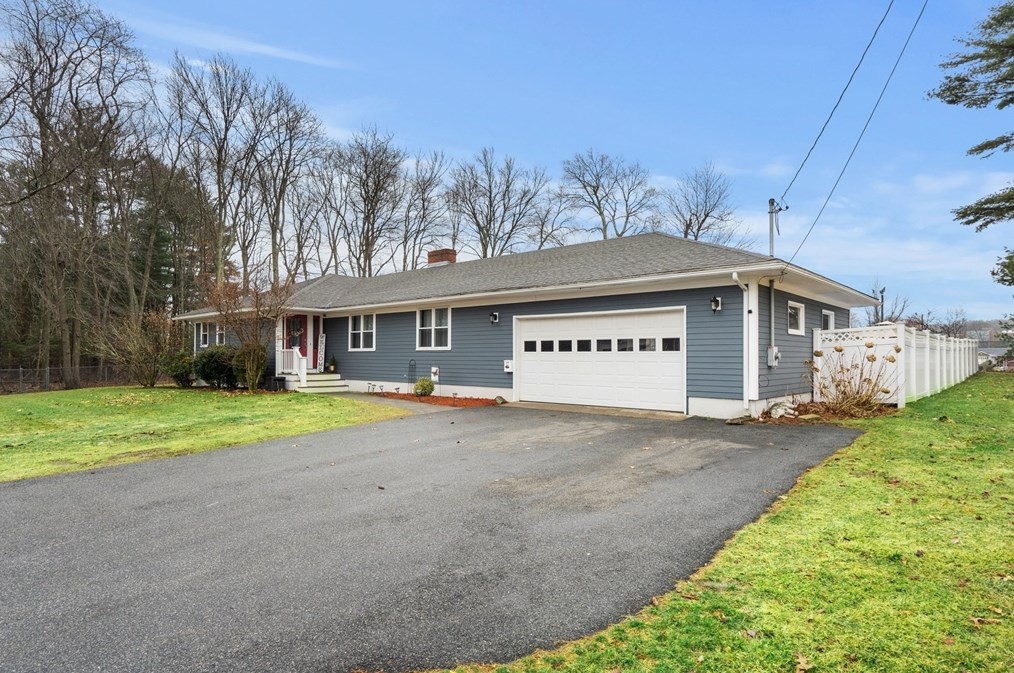 17 Stadium Rd, Methuen, MA 01844 exterior
