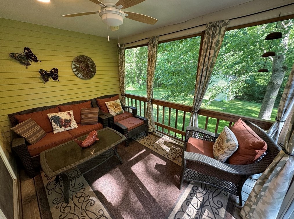 4 Longobardi Dr, Franklin MA exterior