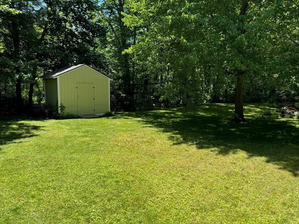 4 Longobardi Dr, Franklin MA exterior