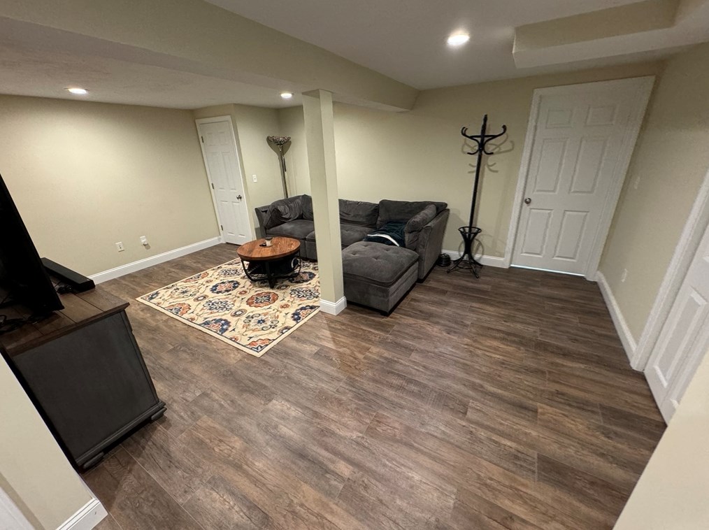 4 Longobardi Dr, Franklin MA exterior