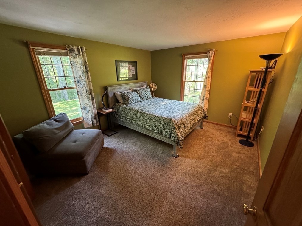 4 Longobardi Dr, Franklin MA exterior