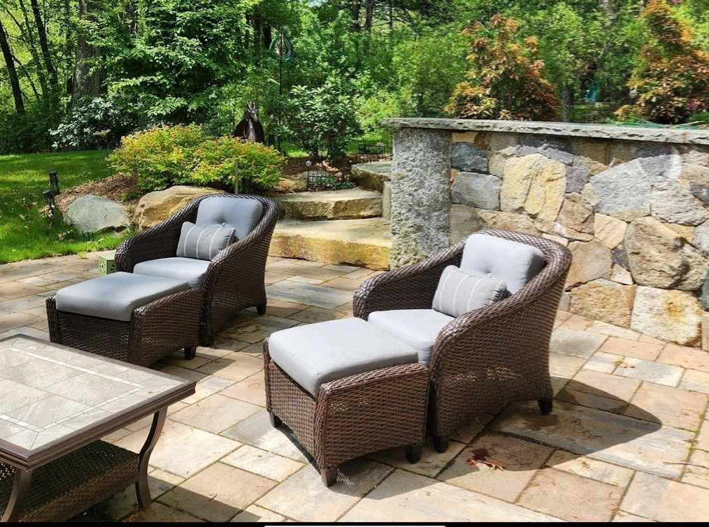 4 Longobardi Dr, Franklin MA exterior