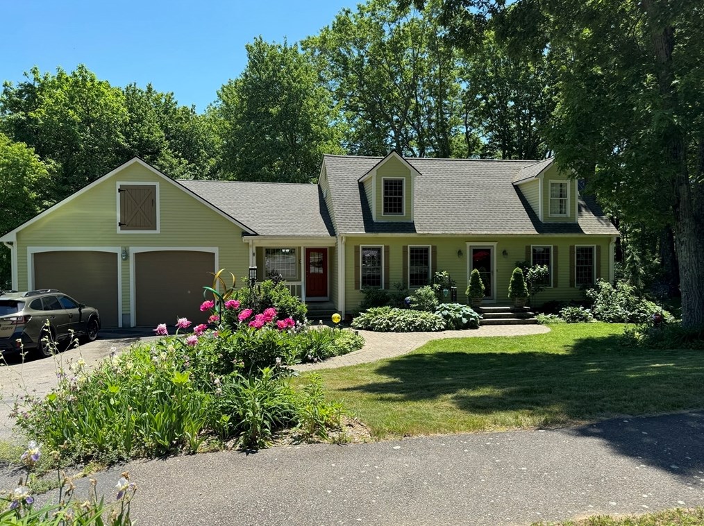 4 Longobardi Dr, Franklin MA exterior