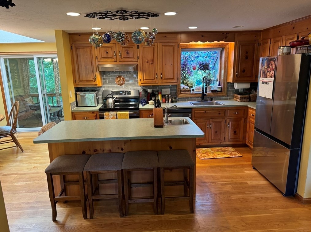 4 Longobardi Dr, Franklin MA exterior