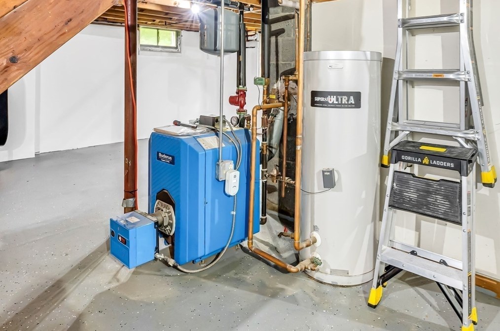 23 Reynolds Ave, Monson MA  01057-1412 exterior