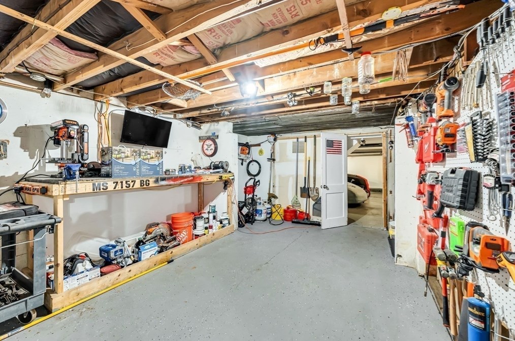 23 Reynolds Ave, Monson MA  01057-1412 exterior