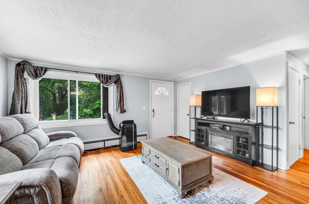 23 Reynolds Ave, Monson MA  01057-1412 exterior