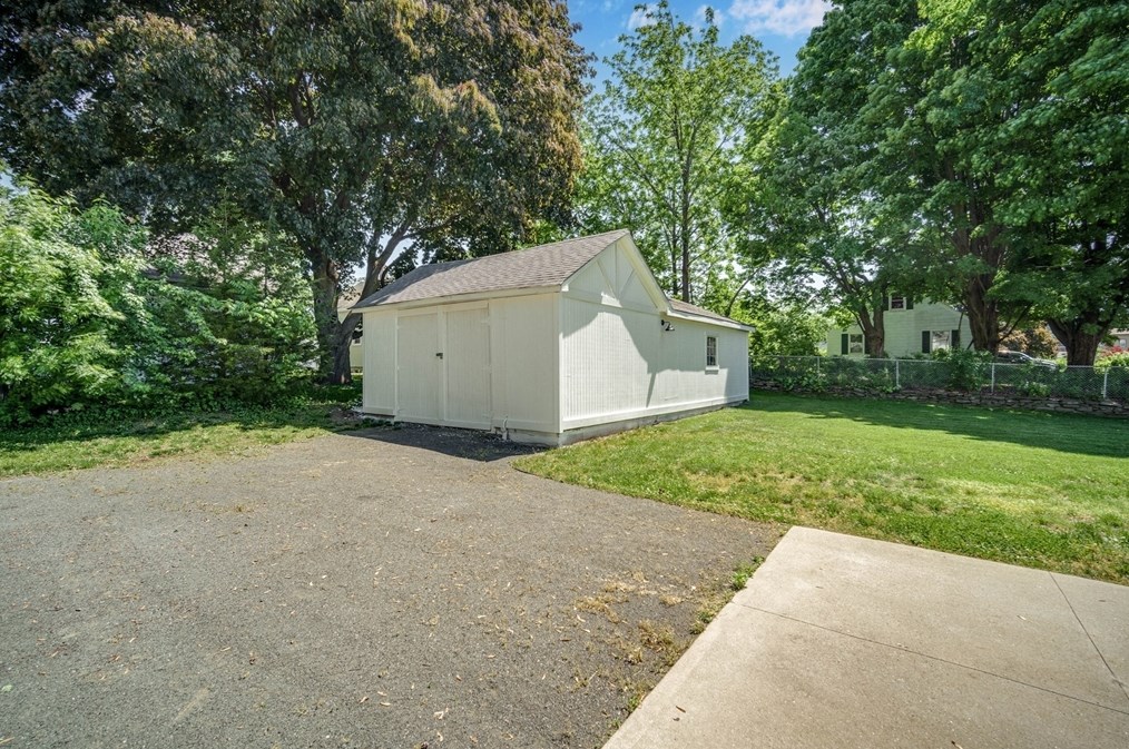 100 Lawndale St, Chicopee MA 01013-2105 exterior