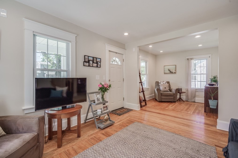 100 Lawndale St, Chicopee MA 01013-2105 exterior