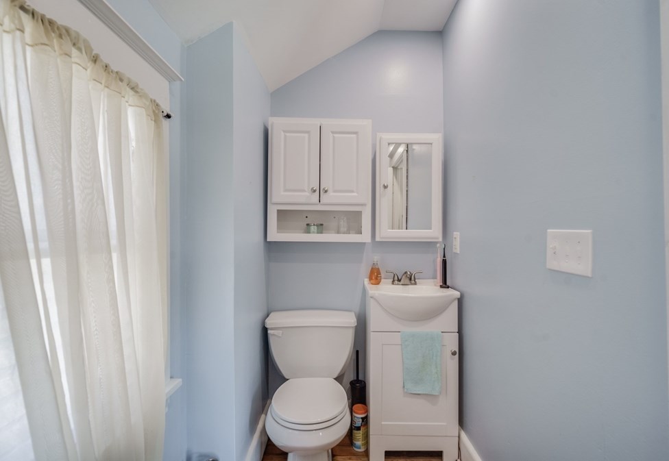 100 Lawndale St, Chicopee MA 01013-2105 exterior