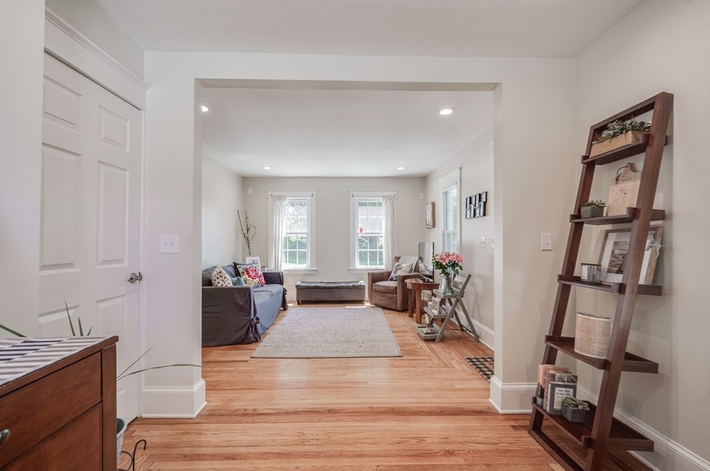 100 Lawndale St, Chicopee MA 01013-2105 exterior