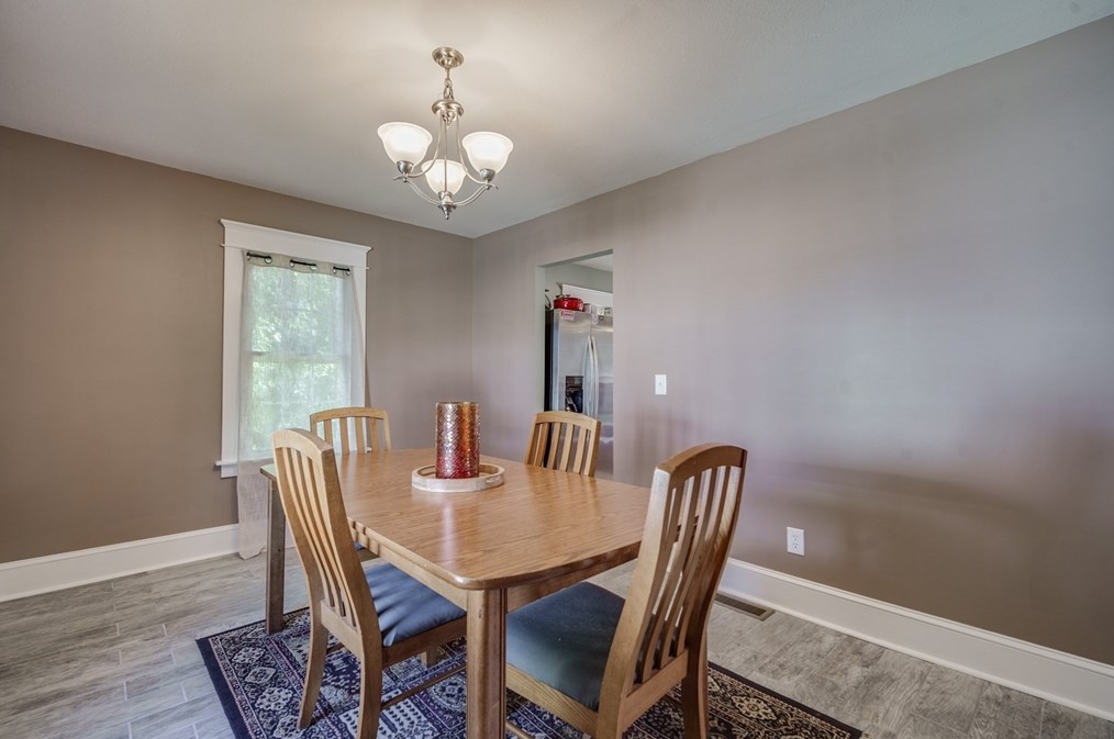 100 Lawndale St, Chicopee MA 01013-2105 exterior