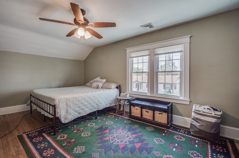 100 Lawndale St, Chicopee MA 01013-2105 exterior